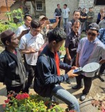 PLN Bersama Warga Lakukan Pengukuran Medan Magnet dan Jarak Aman SUTET