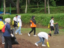 'Santika Sahabat Bumi' Aksi Peduli Lingkungan di Jalur Pendakian Ciremai