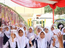 OJK Luncurkan 9 Bank Mini di SMP Kabupaten Cirebon