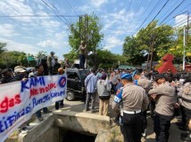 Massa Tuntut Disdik Kota Cirebon Hentikan Pungli dan Bubarkan Komite Sekolah