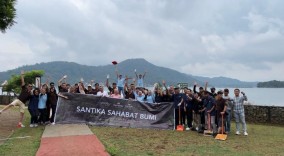 Santika Indonesia Rayakan HUT ke-44 dengan Aksi Bersih-Bersih Serentak