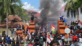 Kerusuhan Warnai Aksi Demonstrasi di Cirebon, Fasilitas Publik Dirusak dan Dijarah