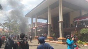 Kerusuhan Warnai Aksi Demonstrasi di Cirebon, Fasilitas Publik Dirusak dan Dijarah