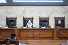 Paripurna DPRD Kabupaten Cirebon, Bupati Sampaikan Jawaban atas Pandangan Fraksi Soal Raperda APBD 2026