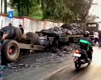 Truk Tangki BBM Meledak di Cianjur, Pos Polisi dan Ruko Hangus Terbakar