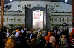 Peziarah Membludak di Makam Sunan Gunung Jati Menjelang Puasa