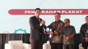 OJK Cirebon dan Komisi XI DPR RI Ajak Nelayan Gebang Mekar Lebih Melek Keuangan
