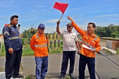 Simulasi Kendaraan Mogok di Rel, KAI Daop 3 Cirebon Edukasi Petugas dan Pengguna Jalan
