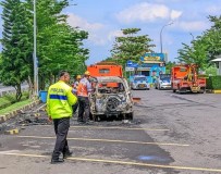 Mobil Terbakar di Rest Area KM 130 Tol Cipali Saat Pengemudi Beribadah