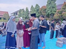 MIN 2 Cirebon Tutup Pembelajaran Ramadhan dengan Khotmil Qur’an dan Santunan Yatim