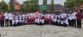 Siswa dan Guru Miftahul Huda dan MIN 2 Cirebon Gelar Halal Bihalal di Hari Pertama Sekolah