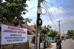 Warga Desa Bulak Pertanyakan Dana Kompensasi Pemasangan Tiang Internet