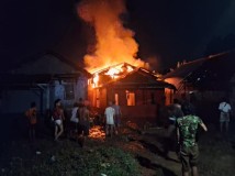 Rumah Warga di Dukuh Semar Terbakar Usai Hujan Deras Guyur Kota Cirebon