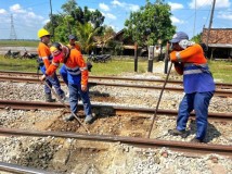 Perlintasan Liar di Patokbeusi Subang Ditutup KAI Daop 3 Cirebon