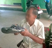 Rekaman CCTV di Masjid Darul Muttaqim Cirebon Bongkar Aksi Pencuri Sepatu saat Salat Jumat