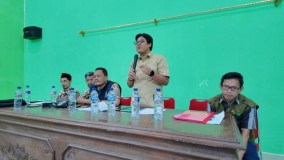 Program Bedah Rumah Menyasar 22 Warga Greged dan Beber, Wakil Ketua DPRD Ikut Mengawal