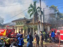 Kebakaran Rumah di Graha Tanjung Cirebon Diduga Berawal dari Pembakaran Sampah di Lahan Kosong