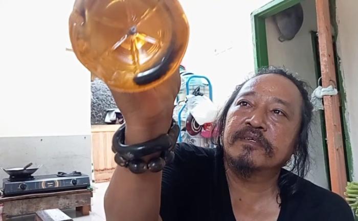 MinyakKita Diduga Palsu: Endapan Hitam dan Warna Gelap Jadi Tanda