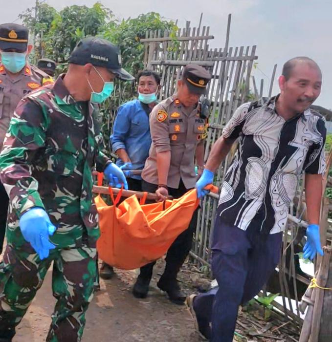 Seorang Pria Ditemukan Tewas Mengambang di Kali Kesunean