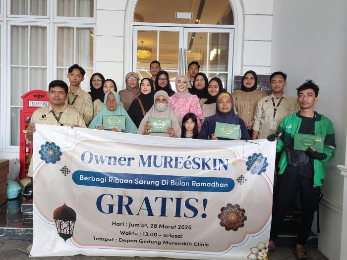 Mureeskin Clinic Bagikan 4.000 Sarung Gratis untuk Masyarakat Jelang Lebaran