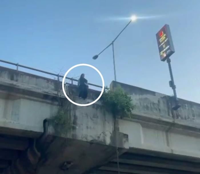 Masalah Pribadi Diduga Picu Aksi Nyaris Bunuh Diri di Flyover Pegambiran Cirebon