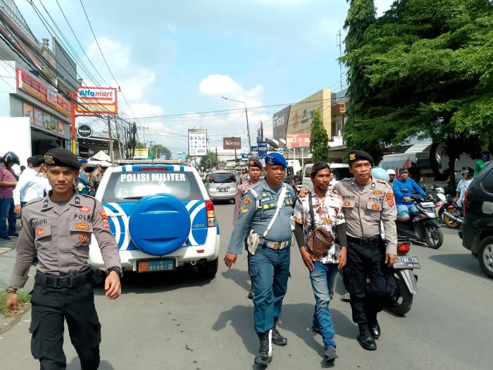 Polres Cirebon Kota dan TNI Gelar Patroli Gabungan, 11 Diduga Preman Diamankan