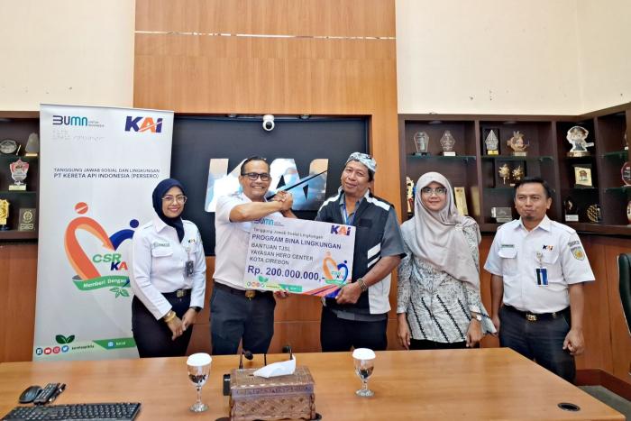 KAI Daop 3 Cirebon Salurkan Rp 463 Juta Lewat Program TJSL Semester I 2025
