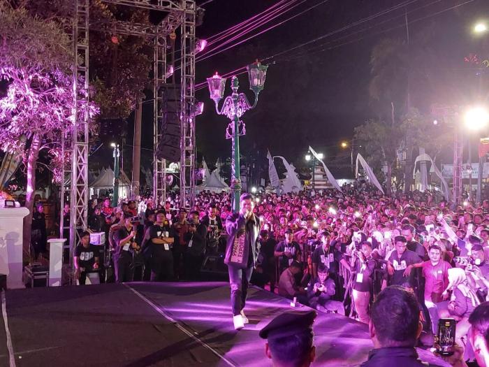 Cakra Khan Terpukau Lukisan Kucing dan Kuliner di Puncak Hari Jadi Cirebon