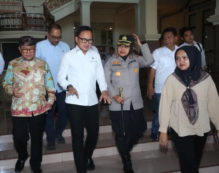 Bima Arya Pastikan Pelayanan Publik DPRD Kabupaten Cirebon Tetap Jalan Usai Perusakan