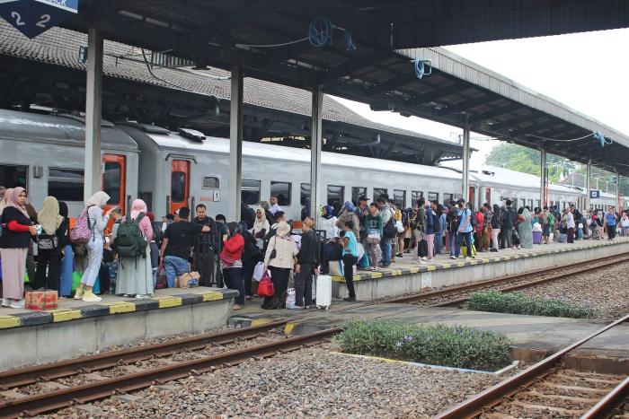 Lonjakan Penumpang Kereta di Daop 3 Cirebon Capai 2,9 Juta hingga September 2025