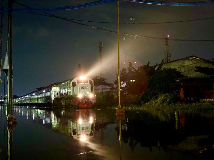 Jalur KA Semarang Tawang–Alastua Kembali Dilalui dengan Kecepatan Terbatas