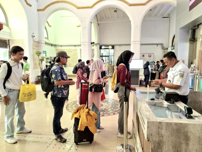 KAI Daop 3 Cirebon Buka Penjualan Tiket untuk Libur Akhir Tahun