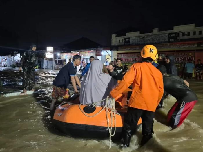 Apa yang Harus Dilakukan Saat Banjir Mengancam? Ini Imbauan BPBD Kabupaten Cirebon
