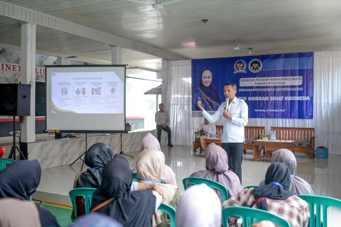 BGN dan DPR RI Bahas Pentingnya Gizi Bersama Warga Desa Sinom