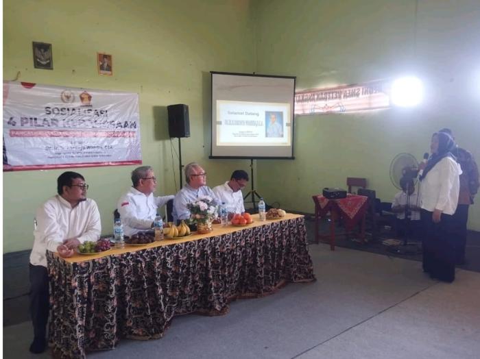 Anggota DPR RI Kardaya Warnika Sosialisasikan Empat Pilar Kebangsaan di SMK Veteran Cirebon