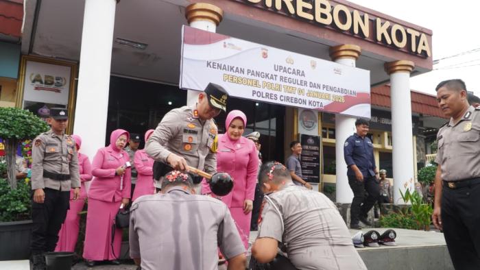 Awal Tahun 2026, Personel Polres Cirebon Kota Terima Kenaikan Pangkat