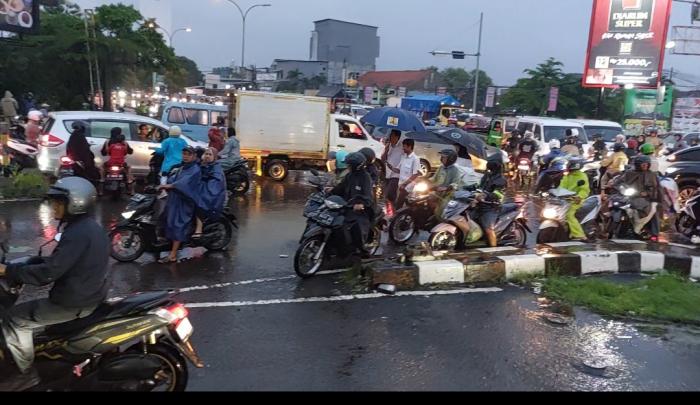 Banjir Kiriman dan Hujan Deras, Cirebon Kembali Dikepung Banjir