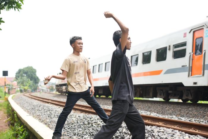 Jangan Iseng Lempar Kereta Api, KAI Daop 3 Cirebon Tegaskan Ada Konsekuensi Hukum