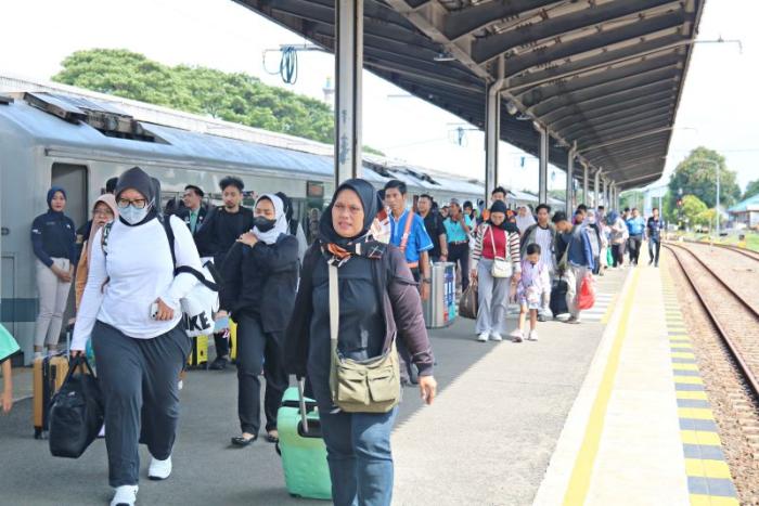 Pada 2025, Penumpang Kereta di Daop 3 Cirebon Tembus 4 Juta Orang