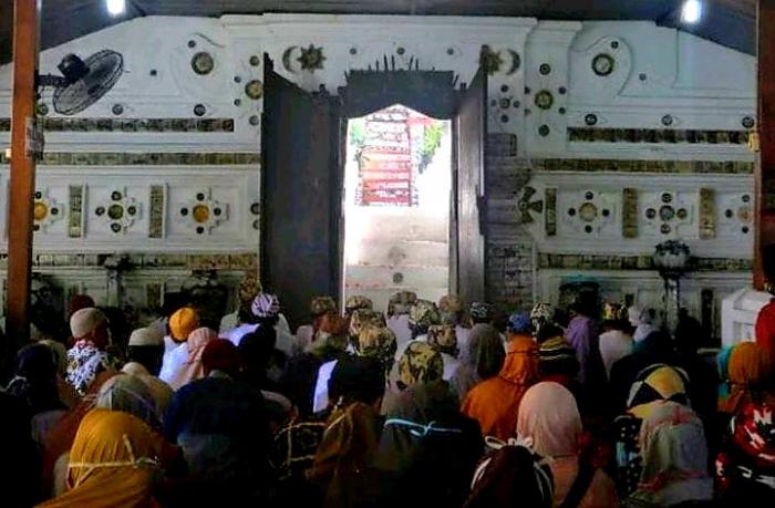 Peziarah Membludak di Makam Sunan Gunung Jati Menjelang Puasa