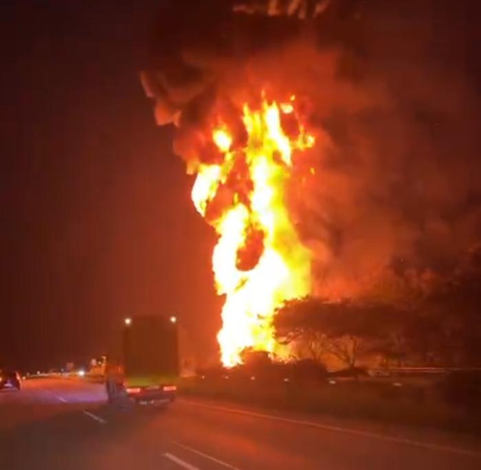 Truk Tangki BBM Terbakar di Tol Cipali Arah Cirebon