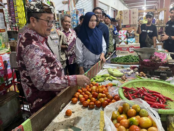 Jelang Ramadan, Bupati Cirebon Pastikan Harga Bahan Pokok di Gebang dan Losari Masih Stabil