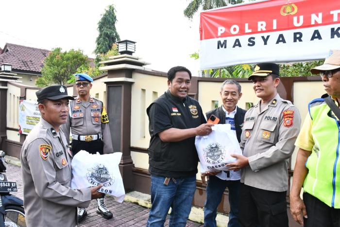 HDCI Cirebon Salurkan 1.500 Paket Sembako untuk Warga