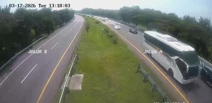 Jelang One Way, Jalur Arah Jakarta di Tol Cipali Mulai Disterilkan