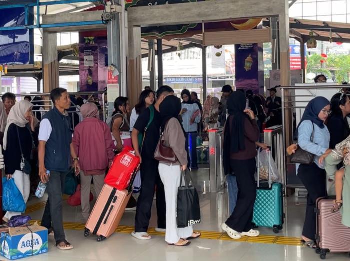 KAI Daop 3 Cirebon Catat 273.002 Penumpang Selama Angkutan Lebaran, OTP 100 Persen