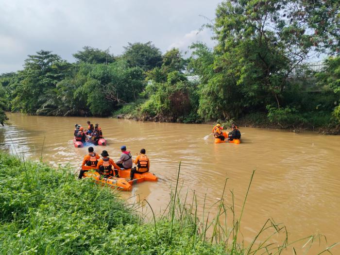 Bocah di Cirebon Hanyut di Sungai Kriyan Saat Bermain, Tim Gabungan Lakukan Pencarian