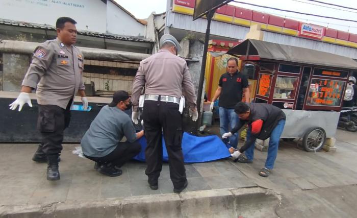 Sempat Dikira Istirahat, Pria di Trotoar Tuparev Ternyata Sudah Meninggal