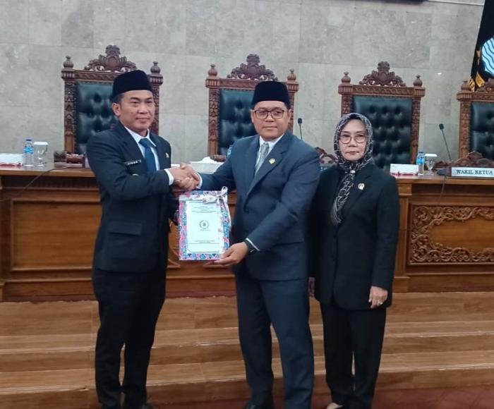 DPRD Kabupaten Cirebon Sampaikan Rekomendasi atas LKPJ Bupati 20256