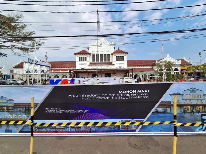 Wajah Depan Stasiun Cirebon Ditata Ulang, Area Parkir Dibuat Lebih Estetis