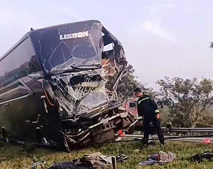 Satu Penumpang Tewas dalam Kecelakaan Bus dan Truk di Tol Cipali Cirebon